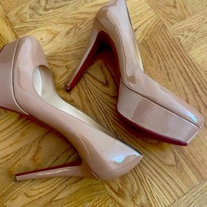 Christian Louboutin Bianca Pumps, Nude Patent Leatner